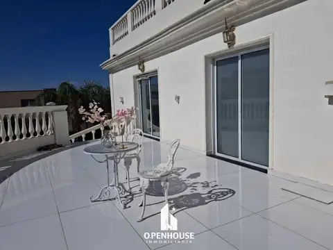 OPENHOUSE vende casa de categoría en Barrio La Bastilla