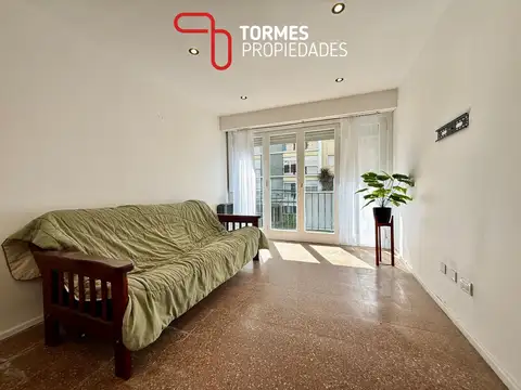 VENTA - Departamento 2 ambientes al frente con balcón en zona Paseo Aldrey - Mar del Plata