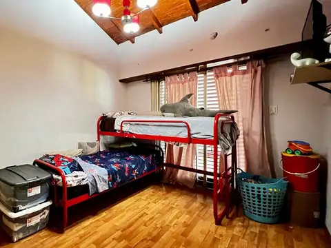 Casa 4 ambientes con 2 baños