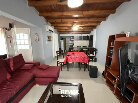 Casa 4 ambientes con 2 baños