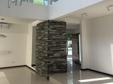 Casa 7 ambientes con 4 baños