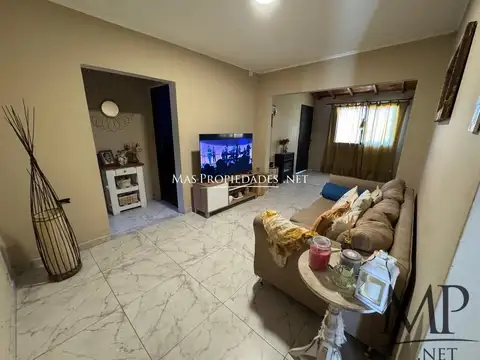 Casa 4 ambientes con 2 baños