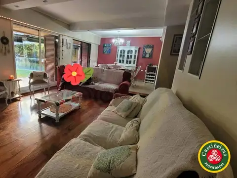 Venta - Chalet - Hermoso Barrio Residencial  a mtros de Plaza Brown y 100 mtros de Espora - Permuta!