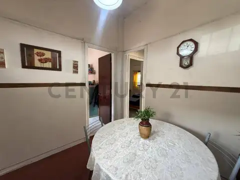 134 y 60 - Casa en venta de 2 dormitorios y cochera - La Plata