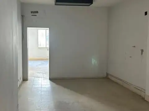 Excelente local bajo propiedad horizontal