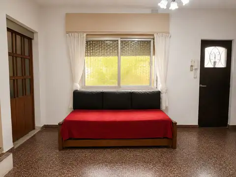 Depto Tipo Casa 4 ambientes con 2 baños