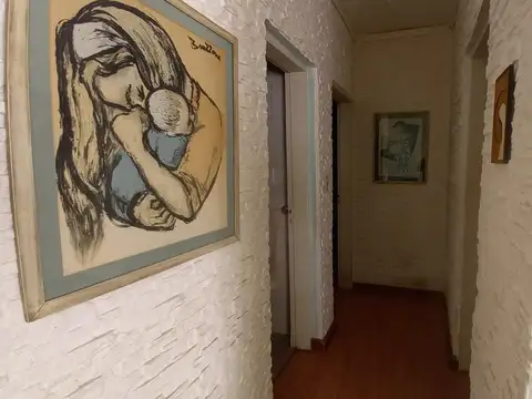 Casa 4 ambientes con 2 baños