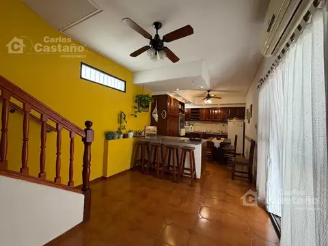 Casa 4 ambientes con 2 baños