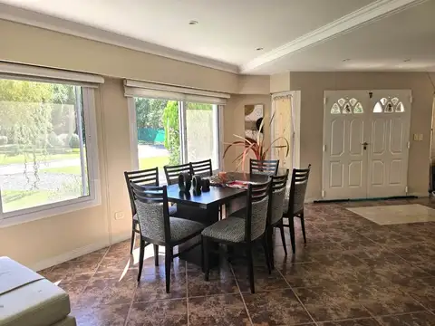 Casa en Venta con 2 cocheras