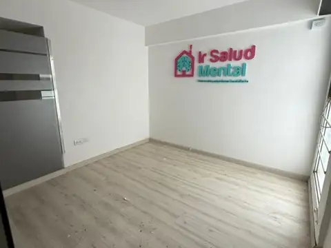 Oficina 4 ambientes con 1 baño