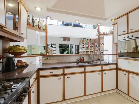 VENTA TRIPLEX FAMILIAR 4 DORM COCHERA DOBLE PARRIL