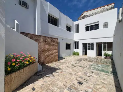 CASA DE 4 DORMITORIOS MÁS LOCAL COMERCIAL EN VENTA