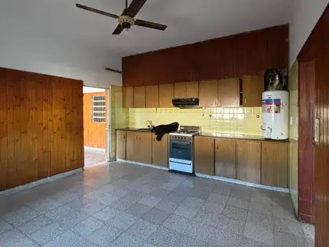 Casa 5 ambientes con 1 baño