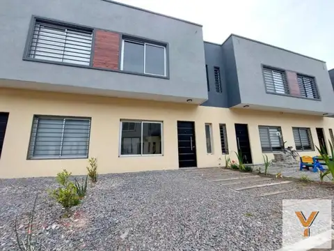 Casa en venta - 2 Dormitorios 2 Baños - 70Mts2 - Ituzaingó