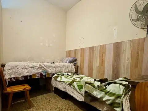 Venta Casa a Refaccionar en Floresta con Lote 207m