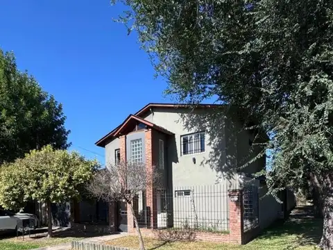 Se vende casa de 2 plantas c/ 3 dormitorios en Pueblo Esther