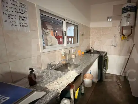 VENTA CASA + MONOAMBIENTE EN CENTENARIO