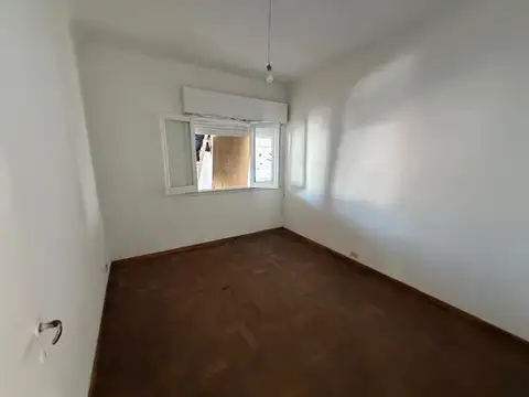 Depto Tipo Casa en Alquiler en Ramos Mejía, $ 900.000
