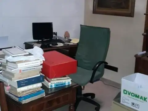 Casa 6 ambientes con 2 baños