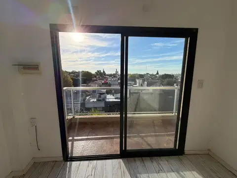 Av Illia 1800, Piso 1