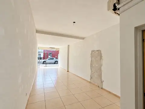 SE ALQUILA LOCAL EN ZONA CENTRO CON DEPOSITO