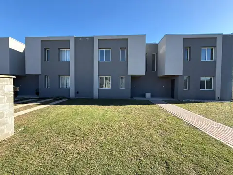 Venta duplex 4 ambientes con Jardin en Decs Tortugas