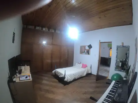 Casa 5 ambientes con cochera en Sarandi