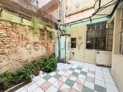 VENTA PH 3 AMBIENTES CON PATIO SIN EXPENSAS - BARRACAS