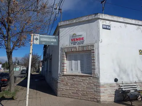 Casa 4 ambientes con 2 baños