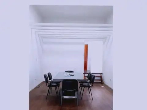 Casa 8 ambientes con 2 baños