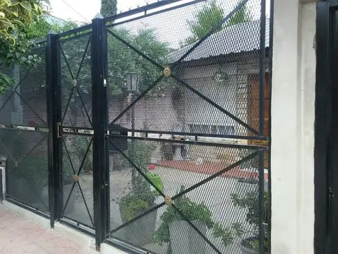 CASA EN VENTA UBICADA EN JOSE C. PAZ, A 50 MTS DE RUTA N° 8, SOBRE LA CALLE CASIQUE COLIQUEO 100