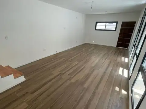 Depto Tipo Casa 4 ambientes con 3 baños