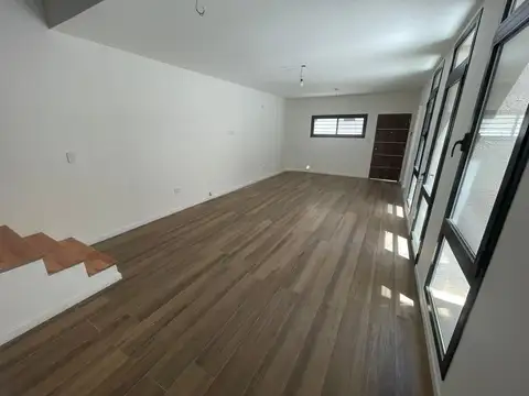 Depto Tipo Casa en Venta en Abasto, USD 185.000