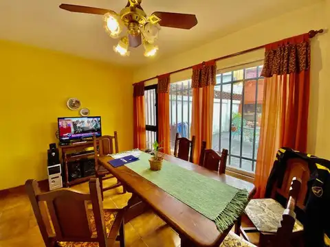 Casa 5 ambientes con 2 baños