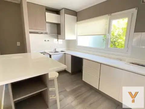 Casa nueva en venta - 3 dormitorios, 2 cocheras - jardín - 330mts2 - Barrio UNCAS, Tandil