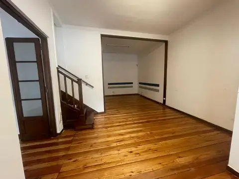 Oficina 5 ambientes con 2 baños