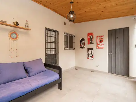 VENTA CASA 6 AMB. COCH. LOTE PROPIO