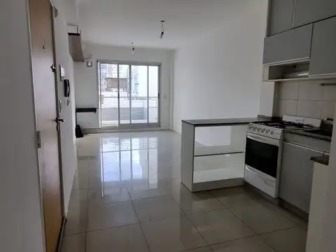 2 AMBIENTES AL FRENTE CON BALCÓN , MUY LUMINOSO, EXCELENTE UBICACIÓN - APTO PROFESIONAL - SUM - PILETA - PARRILLA