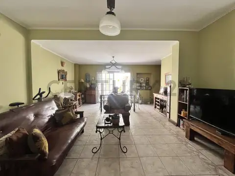 Venta · PH 4 ambientes tipo casa · Patio + Terraza · Entrada independiente – Mataderos