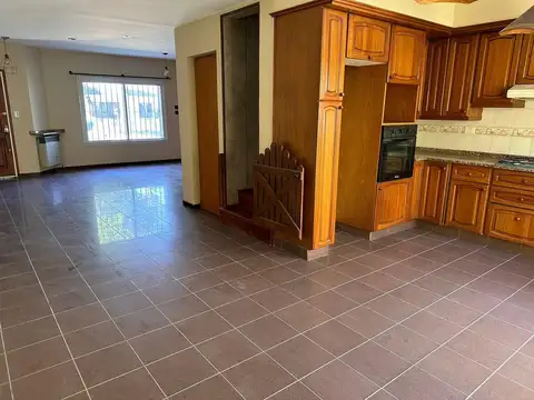 APTO CREDITO. Duplex con tres dormitorios.