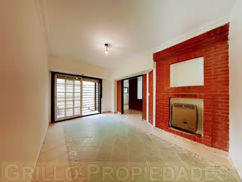 Cotagaita 2850. Lote propio con dos unidades de vivienda, galpón y patio.