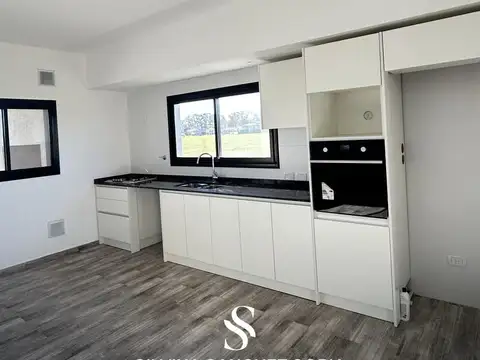 Casa 4 ambientes con 2 baños
