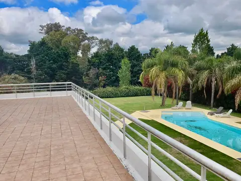 Casa 10 ambientes con 6 baños