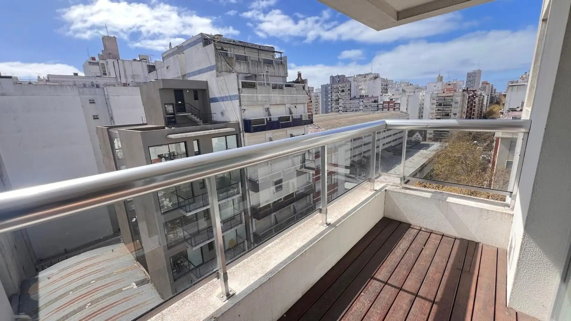 Depto 3 amb, 78m² con cochera y balcón — Brown