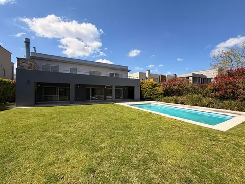 Casa en venta 6 ambientes en La Lomada De Pilar
