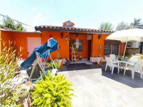 Casa en Venta con 3 cocheras