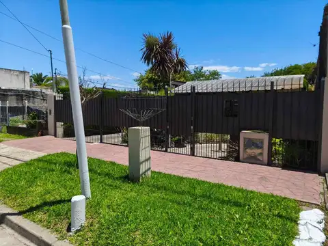 Casa 3 ambientes con 2 baños