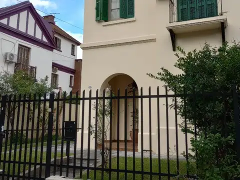 Casa de estilo en venta con piscina en Parque Avellaneda.