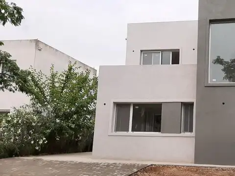 Casa En alquiler - El Canton - Norte - Escobar - 3 dormitorios - Pileta