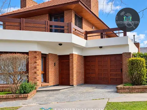 Chalet en venta 5 ambientes - 2 plantas- Gran quincho 